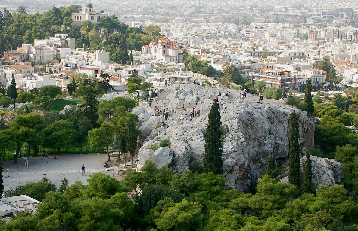 Ακρόπολη: Νεκρή η τουρίστρια που έπεσε από τον λόφο του Αρείου Πάγου