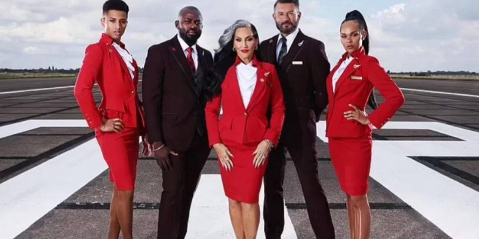 Η Virgin Atlantic καταργεί τους κανόνες ένδυσης με βάση το φύλο: Οι άνδρες αεροσυνοδοί θα μπορούν να φοράνε φούστες και οι γυναίκες παντελόνια