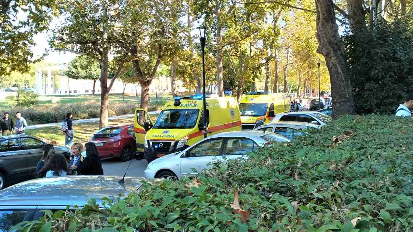 ΑΠΘ: Φοιτητής έπεσε από τον 3ο όροφο στο κενό – Καθόταν σε περβάζι επειδή δεν υπήρχε θέση