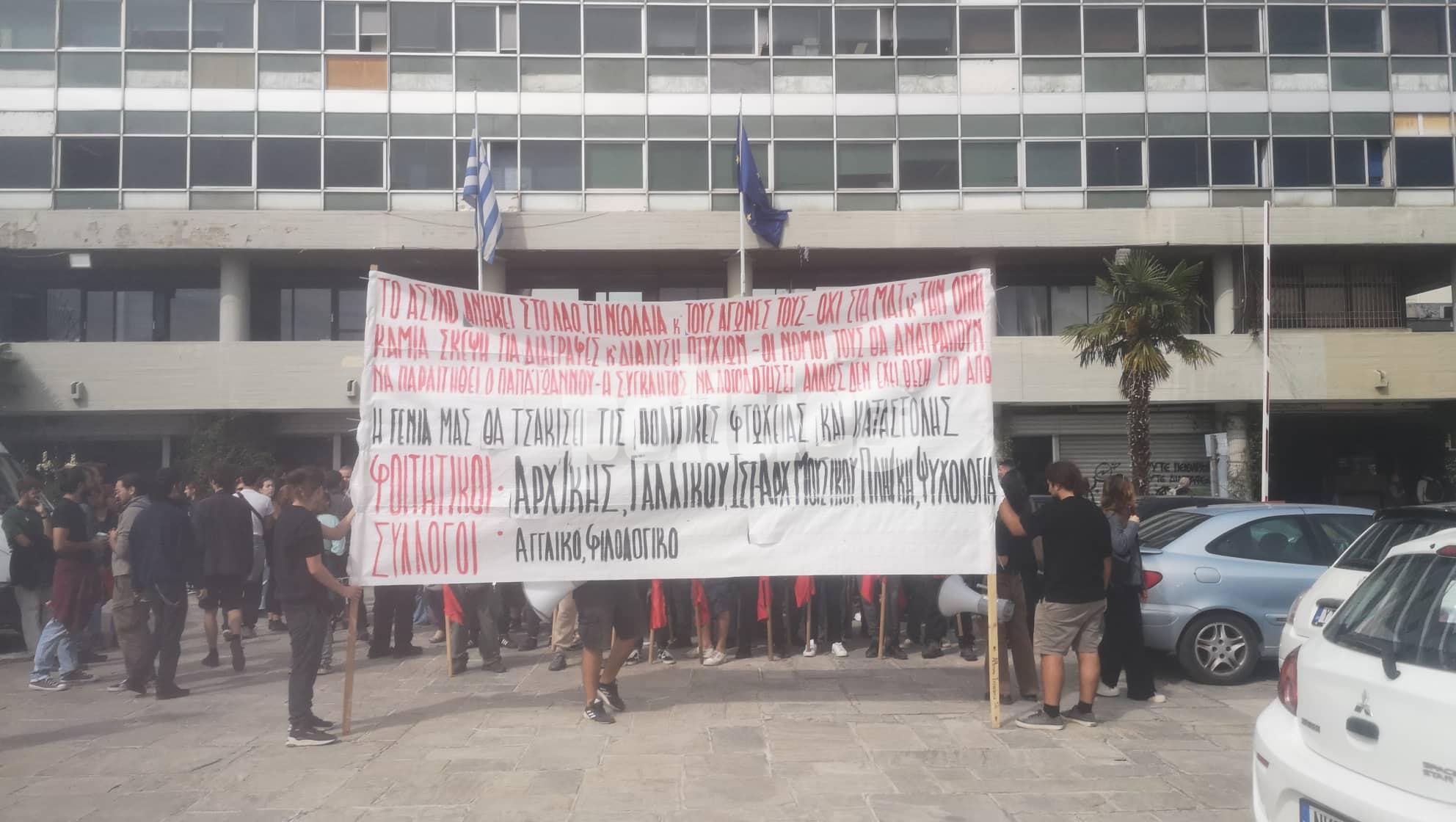 Ανακοίνωση του ΑΠΘ: Καμία εμπλοκή της πρυτανικής αρχής στην επέμβαση για την εκκένωση του κτιρίου της Νομικής