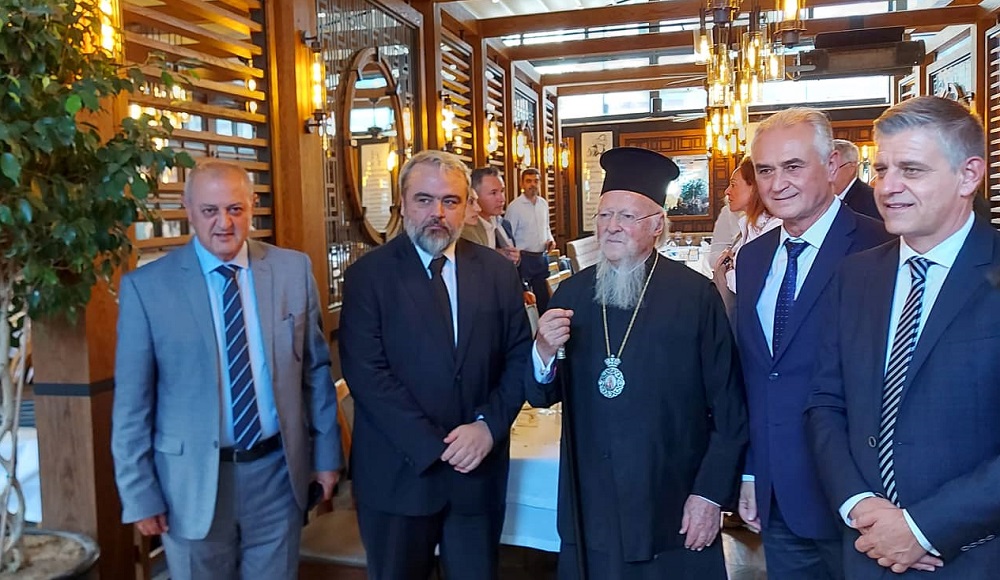 Στην πρώτη Πατριαρχική Θεία Λειτουργία στην Αγία Φωτεινή Σμύρνης ο Δήμαρχος Λαγκαδά