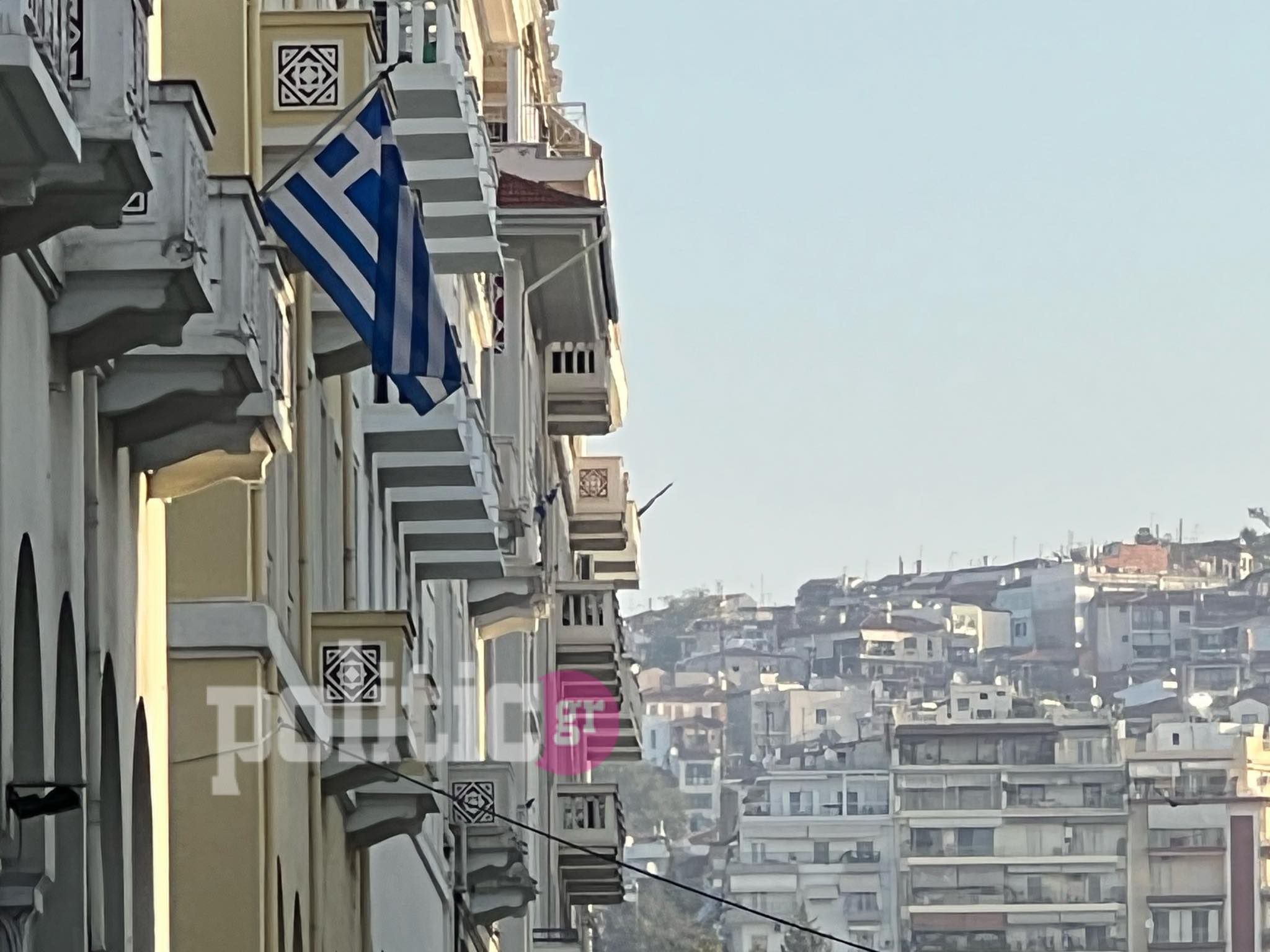 Καιρός 25ης Μαρτίου: Βροχές, άνεμοι με 22 βαθμούς 