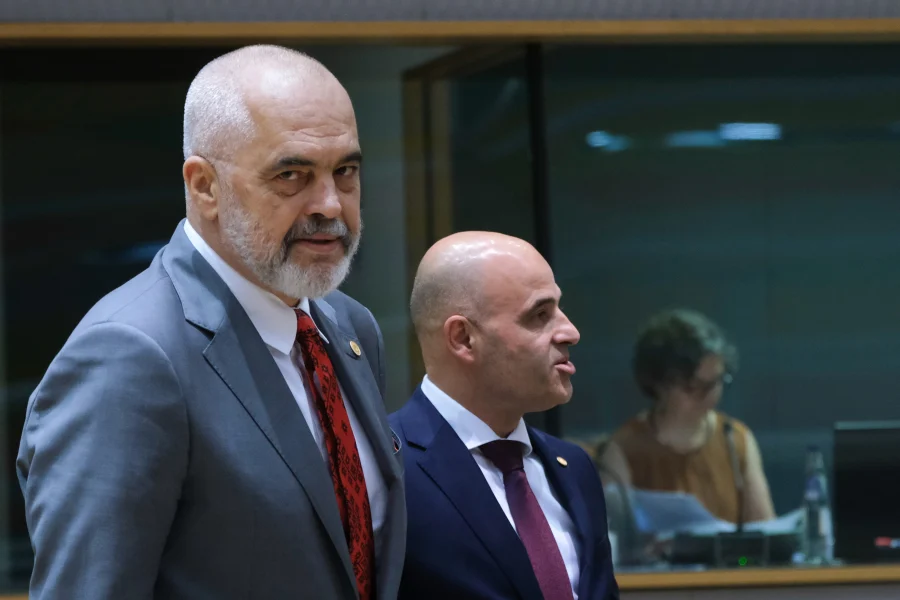 Έντι Ράμα: «Αστειευόμουν λέγοντας λαθρεμπόριο, η Ιταλία μας χάρισε τα εμβόλια»