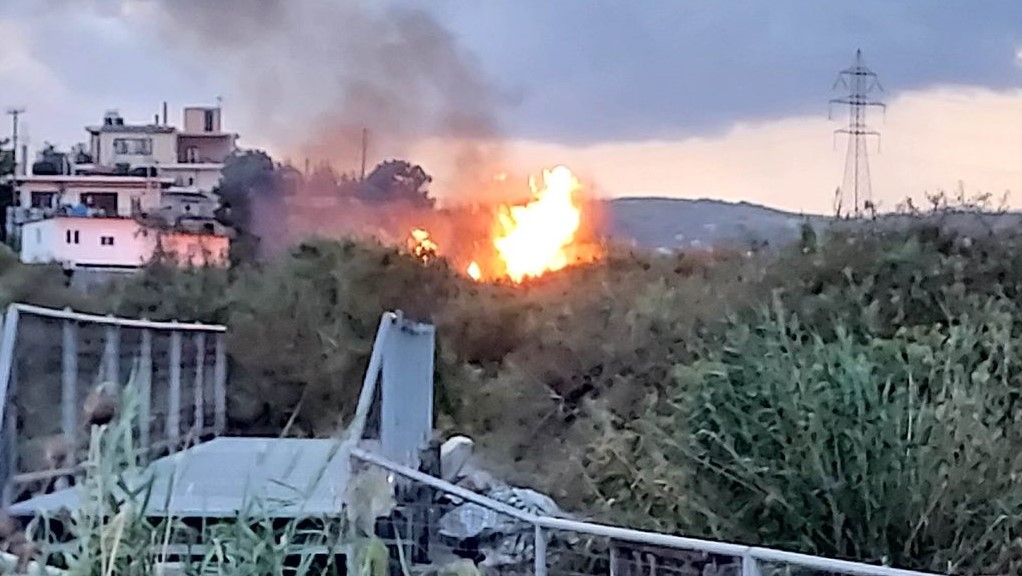 Ηράκλειο: Σε πλήρη εξέλιξη φωτιά που κατακαίει καλαμιώνες