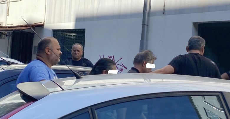 Λάρισα: Συγκλονίζει συγγενής της οικογένειας εκπαιδευτικών – «Το ξύλο είχε γίνει βίωμα στα παιδιά»
