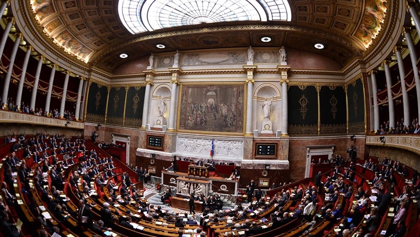 Γαλλία: Δεν πέρασε η πρόταση μομφής κατά της κυβέρνησης