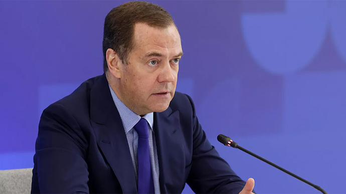 Ρωσία: Ο πρώην πρόεδρος Μεντβέντεφ προειδοποιεί για πυρηνικό πόλεμο σε περίπτωση ήττας της Ρωσίας στην Ουκρανία