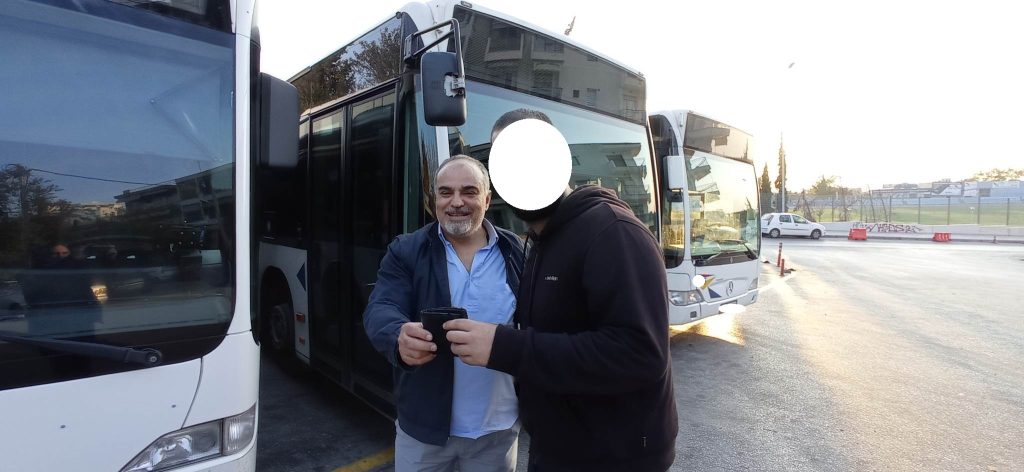 Θεσσαλονίκη: Οδηγός του ΟΑΣΘ βρήκε γεμάτο πορτοφόλι και το παρέδωσε (pics)