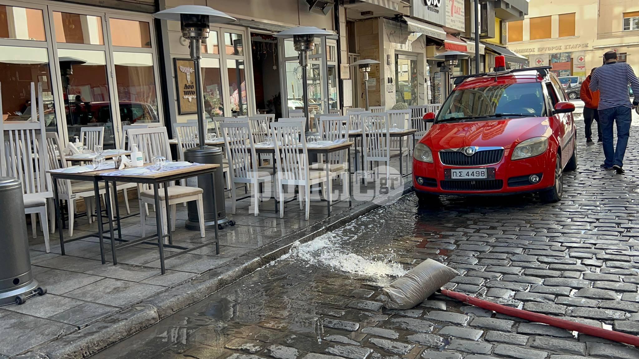 Θεσσαλονίκη: Διακοπή ρεύματος στα Λαδάδικα – Πλημμύρισε υποσταθμός της ΔΕΔΔΗΕ (vid & pics)
