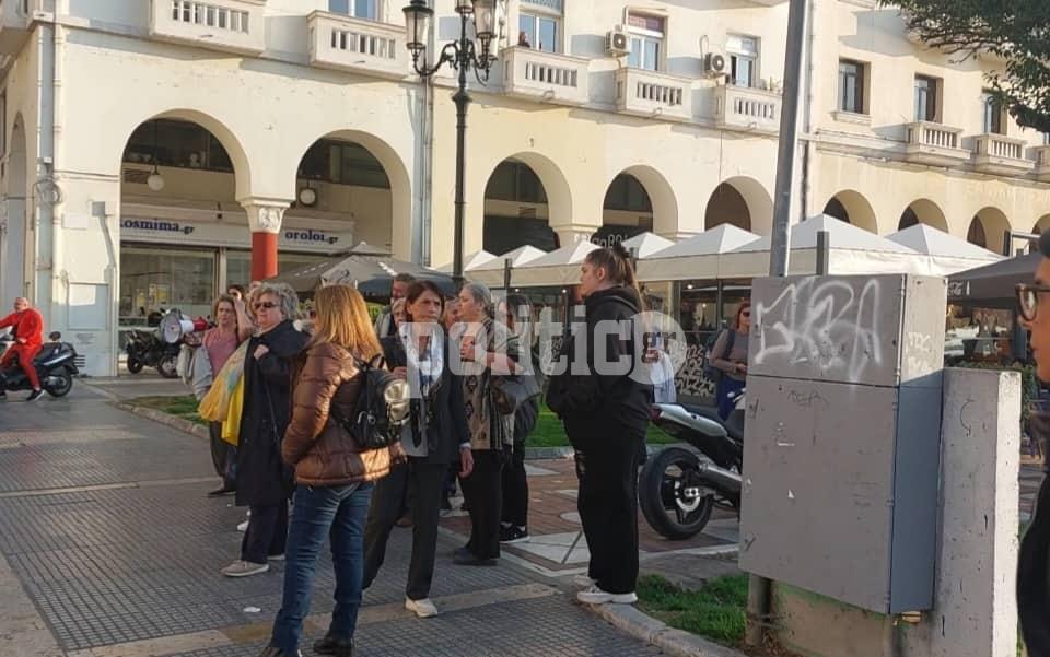 Ένταση με υγειονομικούς για την επίσκεψη Μητσοτάκη στη Θεσσαλονίκη – “Κάτω η χούντα του Μητσοτάκη”