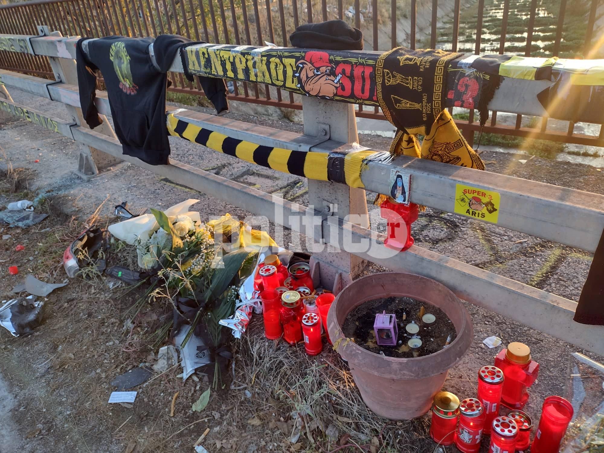 Θεσσαλονίκη: Καντήλια, λουλούδια και γράμματα στο σημείο που σκοτώθηκε 19χρονος δικυκλιστής τα ξημερώματα (pics)