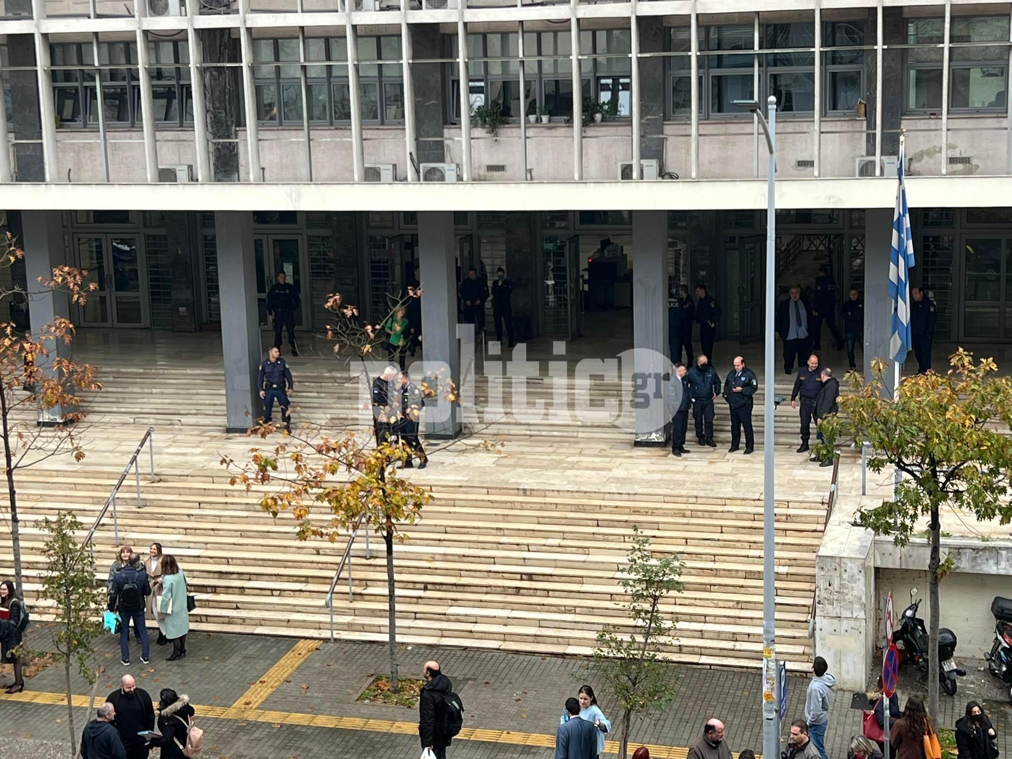 Θεσσαλονίκη: Τηλεφώνημα για βόμβα στα δικαστήρια (pics)
