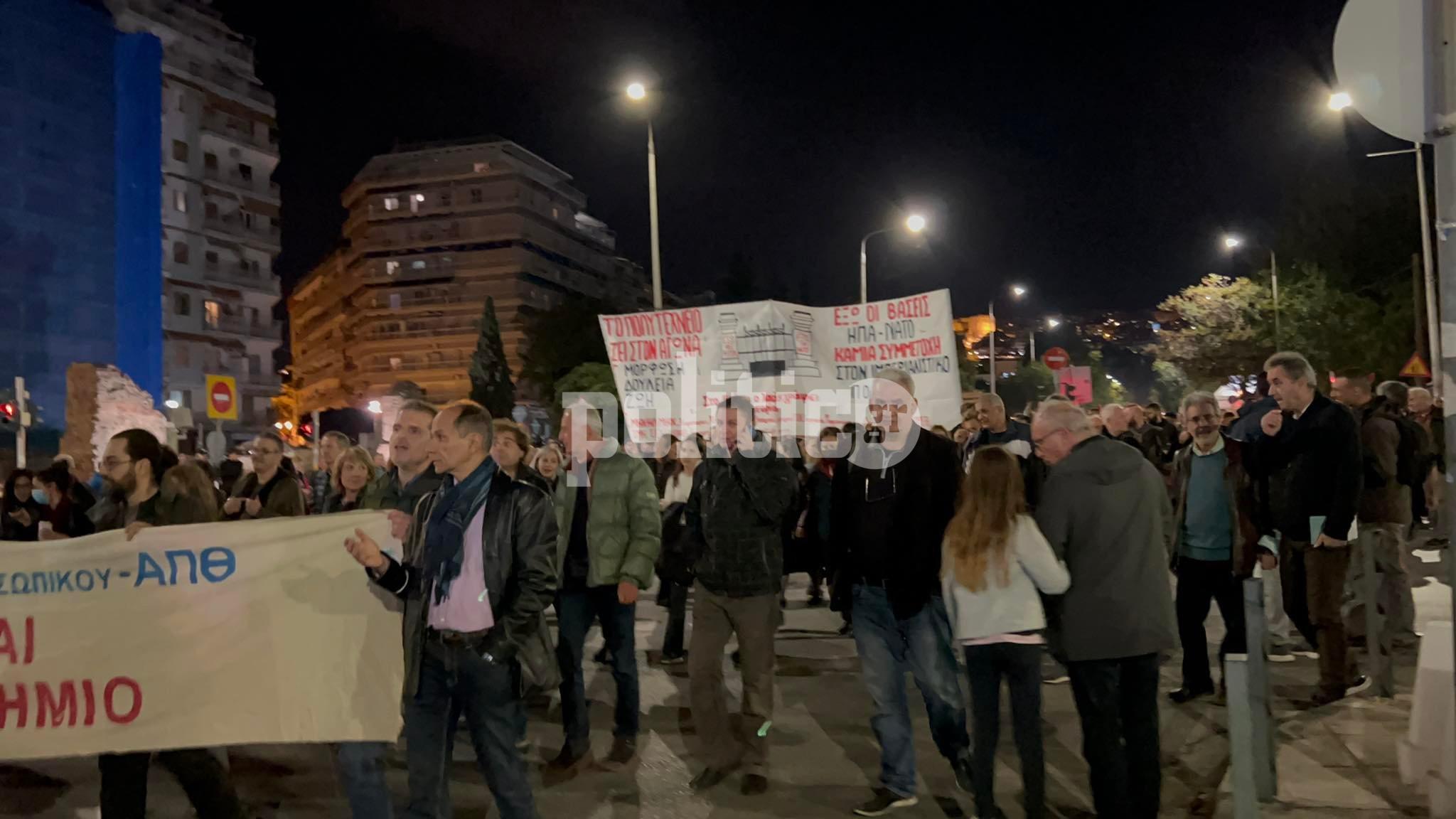 Θεσσαλονίκη: Μεγάλη πορεία στο κέντρο για την επέτειο του Πολυτεχνείου (pics&vid)