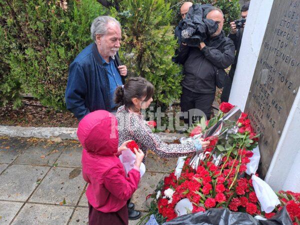 Το Πολυτεχνείο μένει ζωντανό και για ακόμη μια χρονιά άνθρωποι όλων των ηλικιών απέτισαν φόρο τιμής στους νέους αγωνιστές.