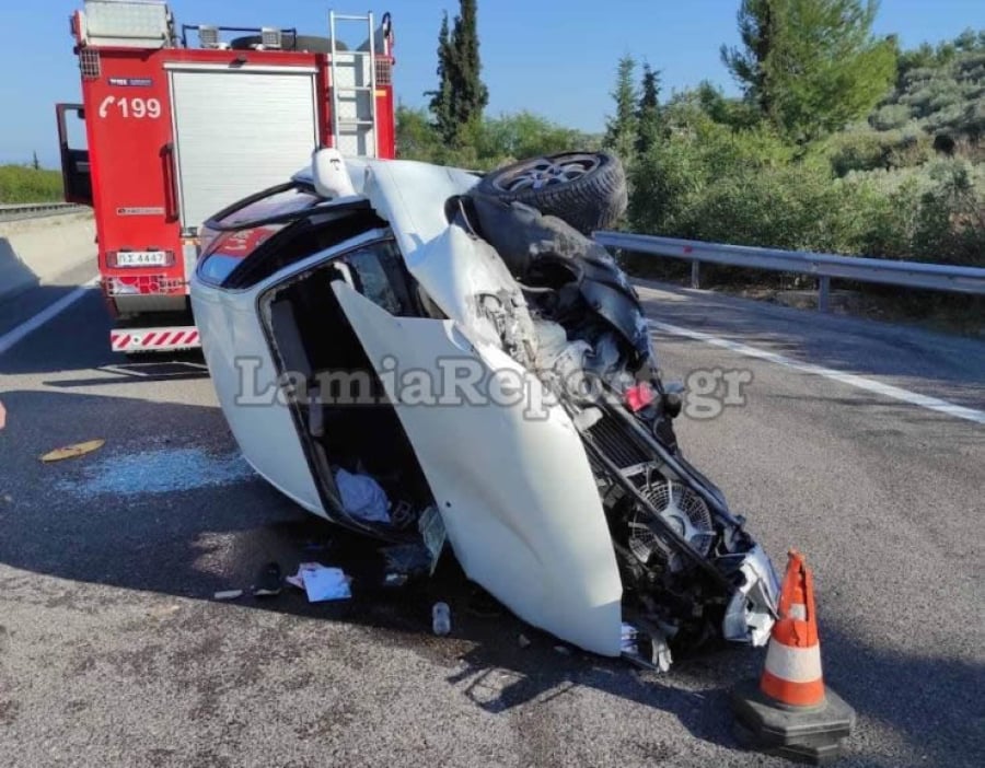 Τρoχαίο στην Αθηνών – Λαμία: Νεκρή μία γυναίκα, αυτοκίνητο χτύπησε στο διάζωμα και αναποδογύρισε (vid)