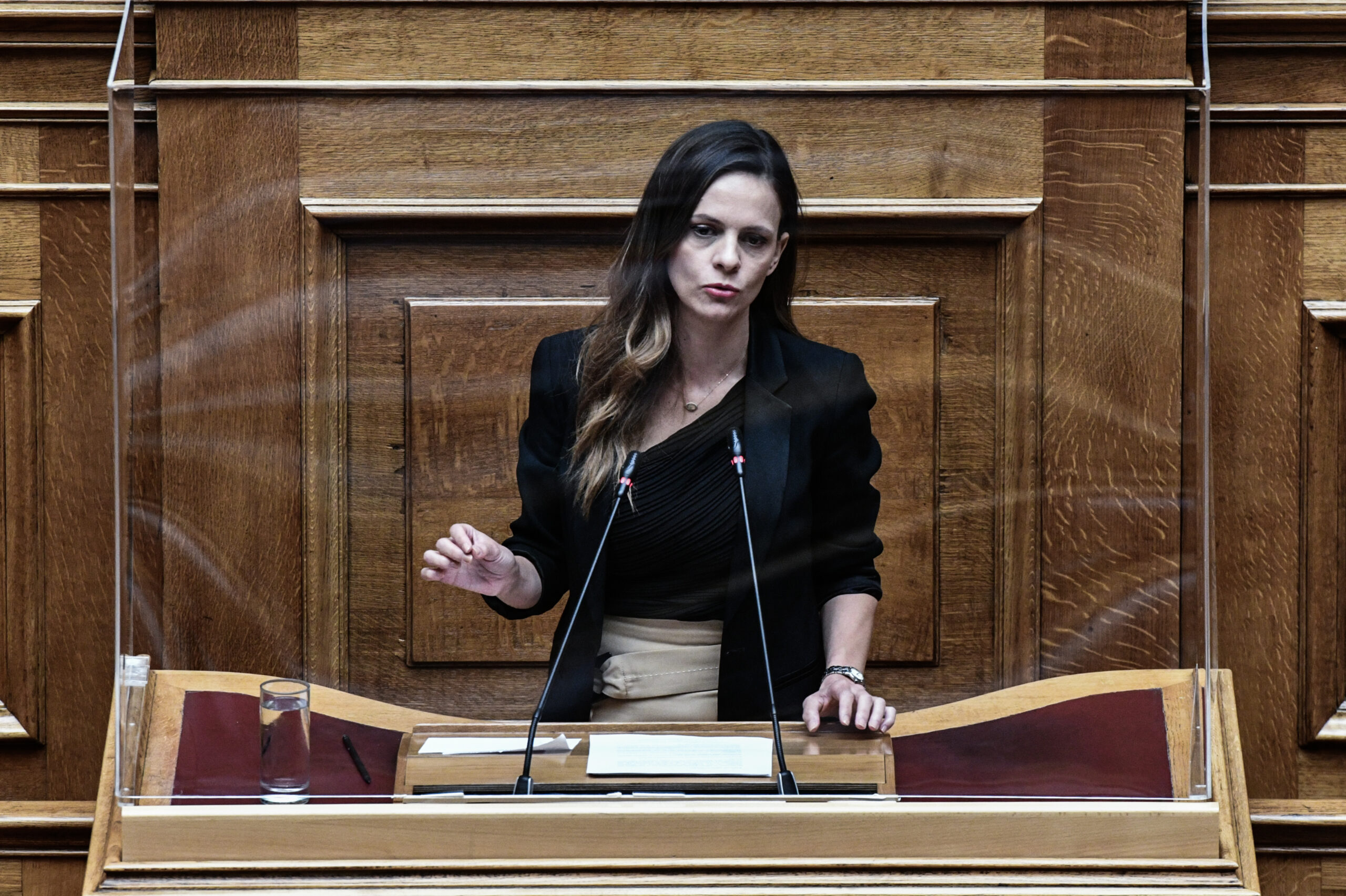 Αχτσιόγλου: «Η καρδιά του Μαξίμου υπεύθυνη για τη δυσώδη υπόθεση των παρακολουθήσεων»