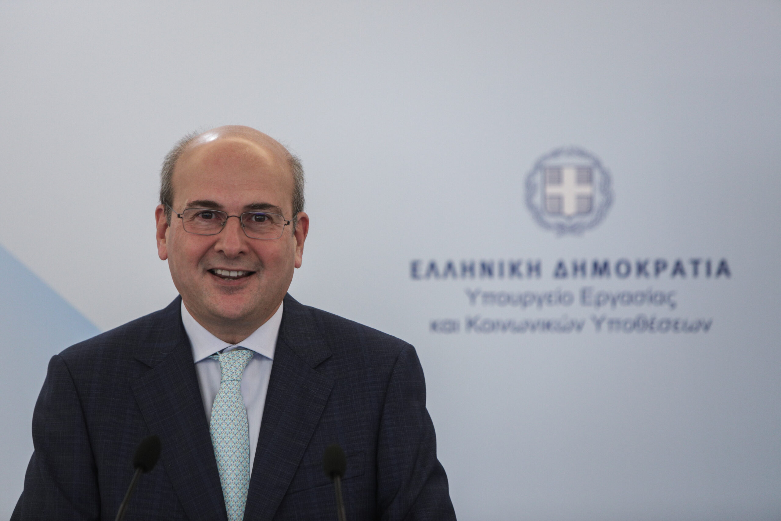 Χατζηδάκης για την μείωση της ανεργίας: Η εξέλιξη αυτή συντελέστηκε εν μέσω διαδοχικών κρίσεων