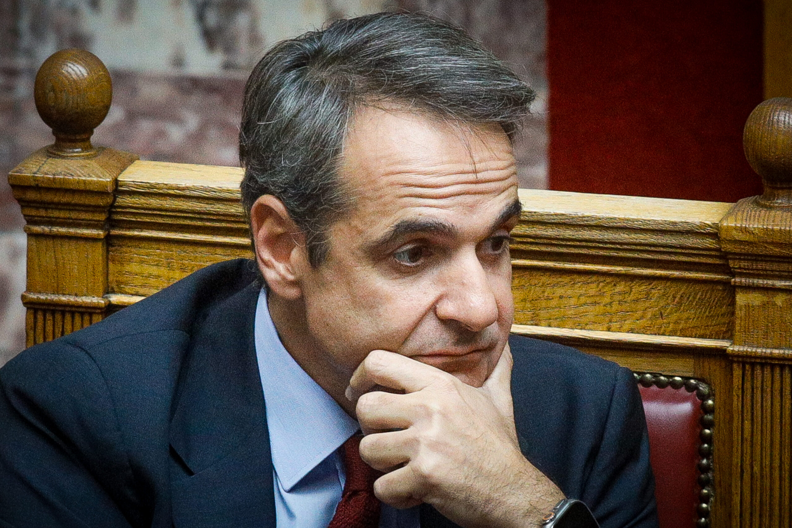 Παρεμβαίνει ο Μητσοτάκης εν μέσω θυελλώδους πολιτικού σκηνικού