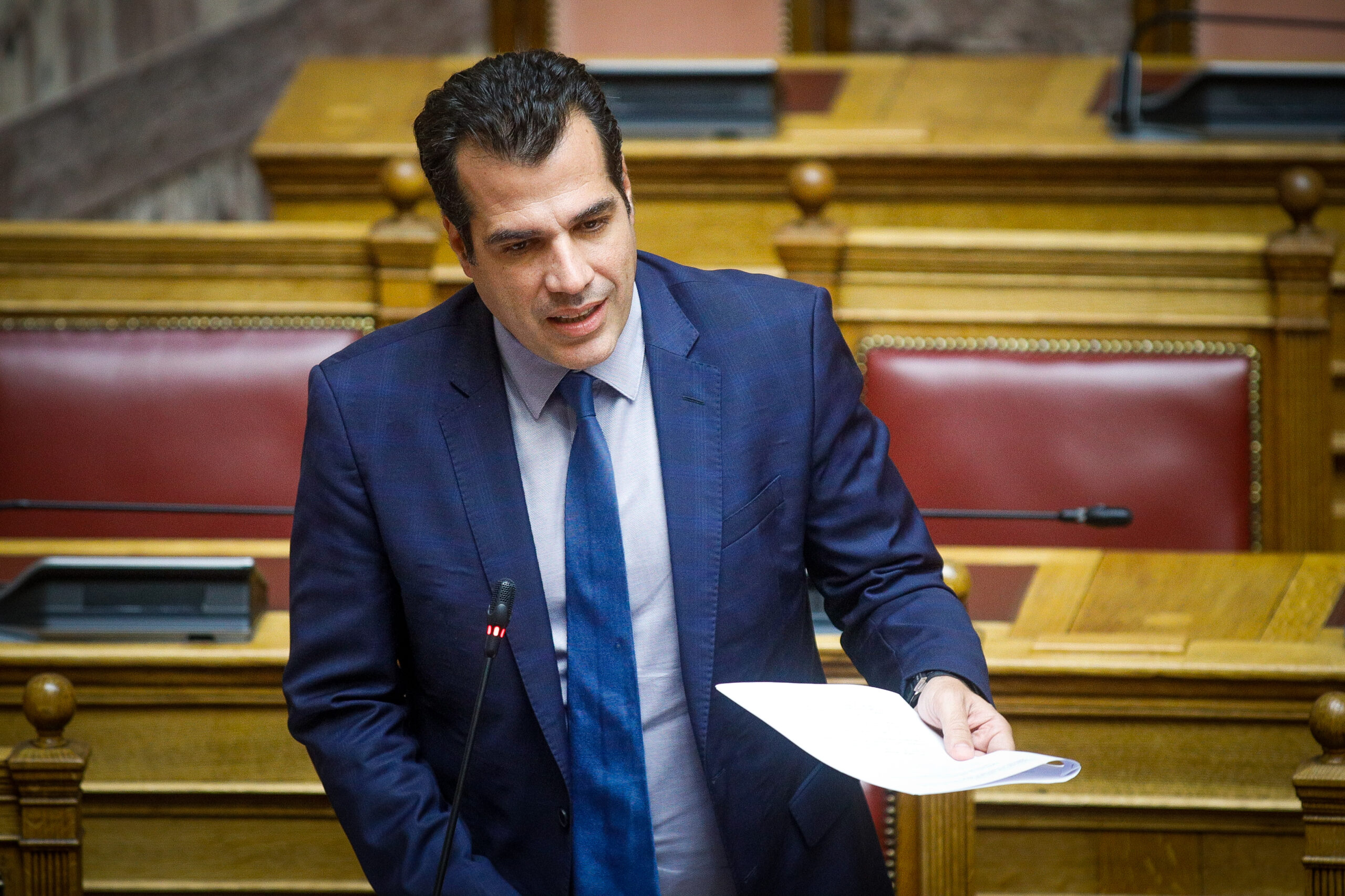 Πλεύρης για Κασσελάκη: Πρώτη εμφάνιση σε ρόλο χειροκροτητή προέδρου στην Ολομέλεια