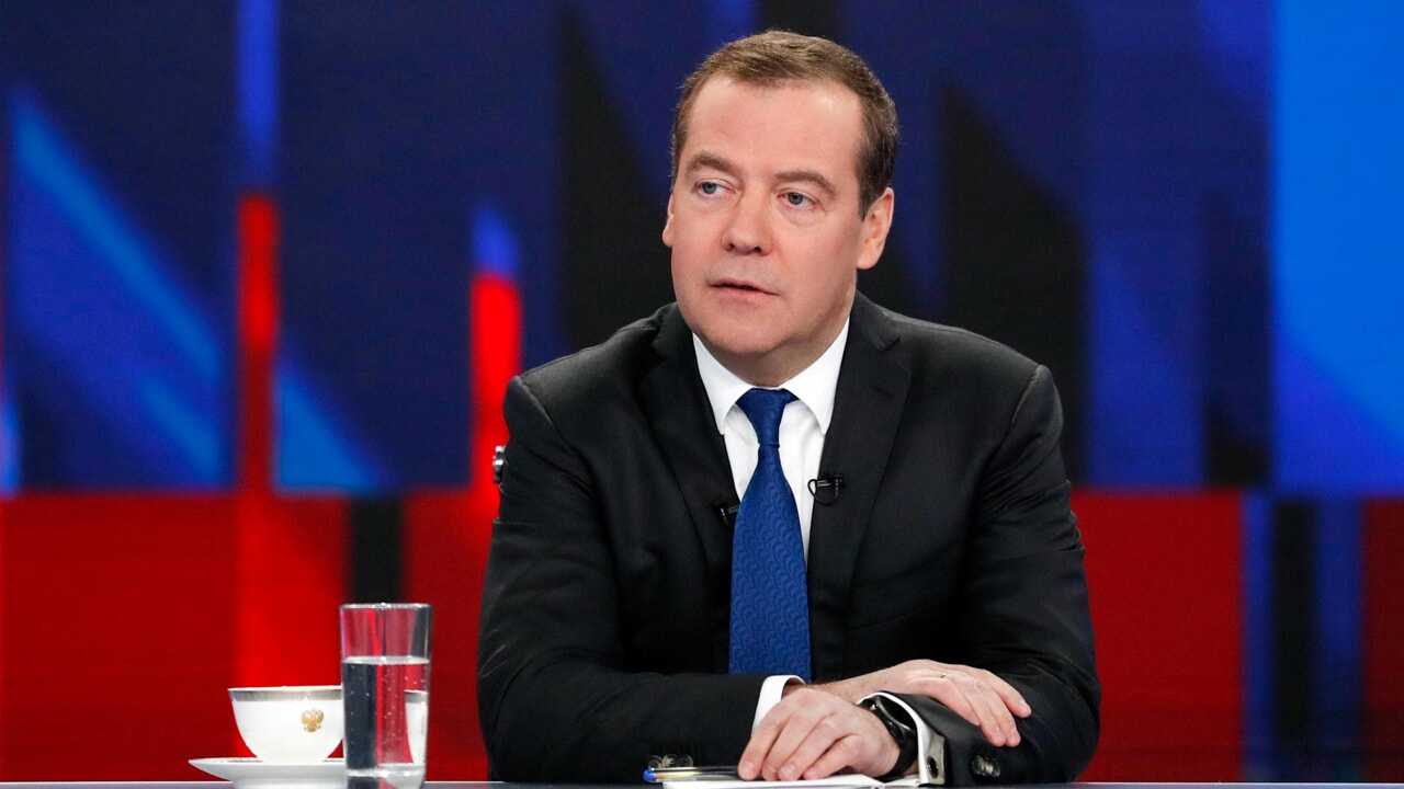 Ρωσία: Η χώρα διεξάγει ιερό πόλεμο κατά του Σατανά, είπε ο πρώην πρόεδρος Μεντβέντεφ