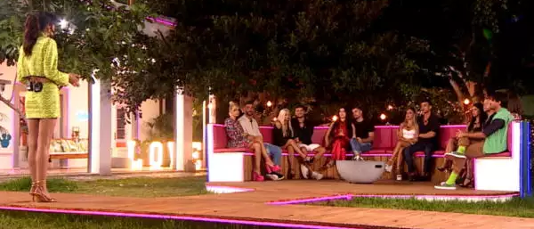 Love Island: Ποιο είναι το πρώτο ζευγάρι που αποχωρεί;