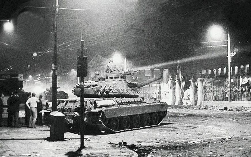 50 χρόνια από την εξέγερση κατά της Δικτατορίας: Πόσοι και ποιοι ήταν τελικά οι νεκροί του Πολυτεχνείου;