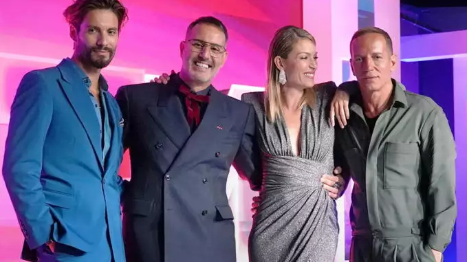 GNTM: Φωτογράφηση με γλειφιτζούρι μέσα στο νερό