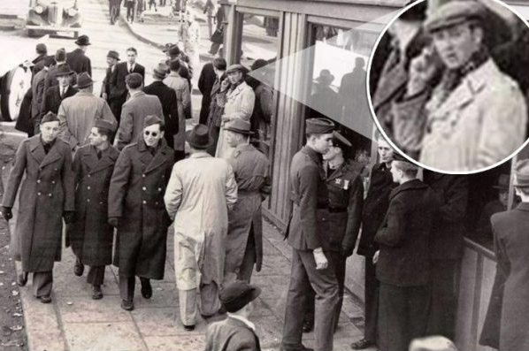 Η φωτογραφία που έχει γίνει viral – Είναι δυνατόν να κρατάει άνδρας του 1940 κινητό;