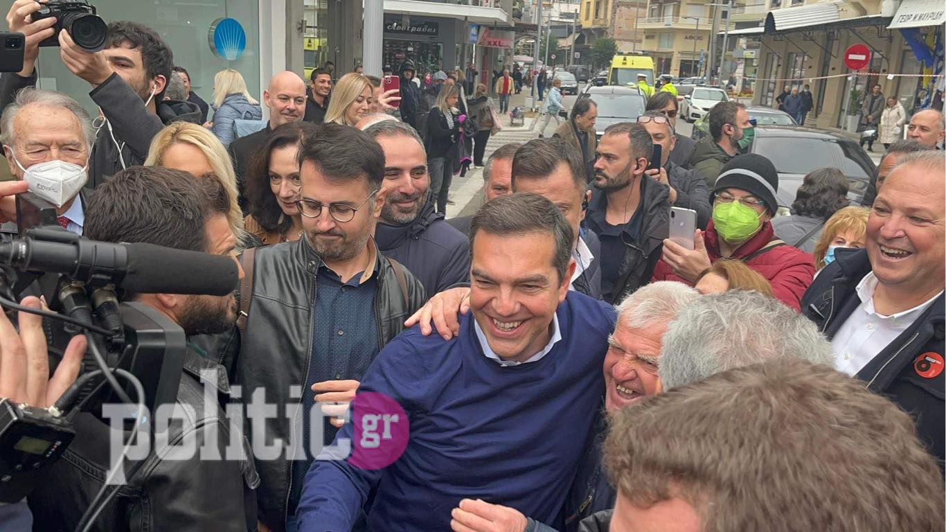 Σέρρες: Με το σύνθημα «Αλέξη εμπρός, πρωθυπουργός» υποδέχτηκαν τον Αλ. Τσίπρα οι υποστηρικτές του (pics & vids)