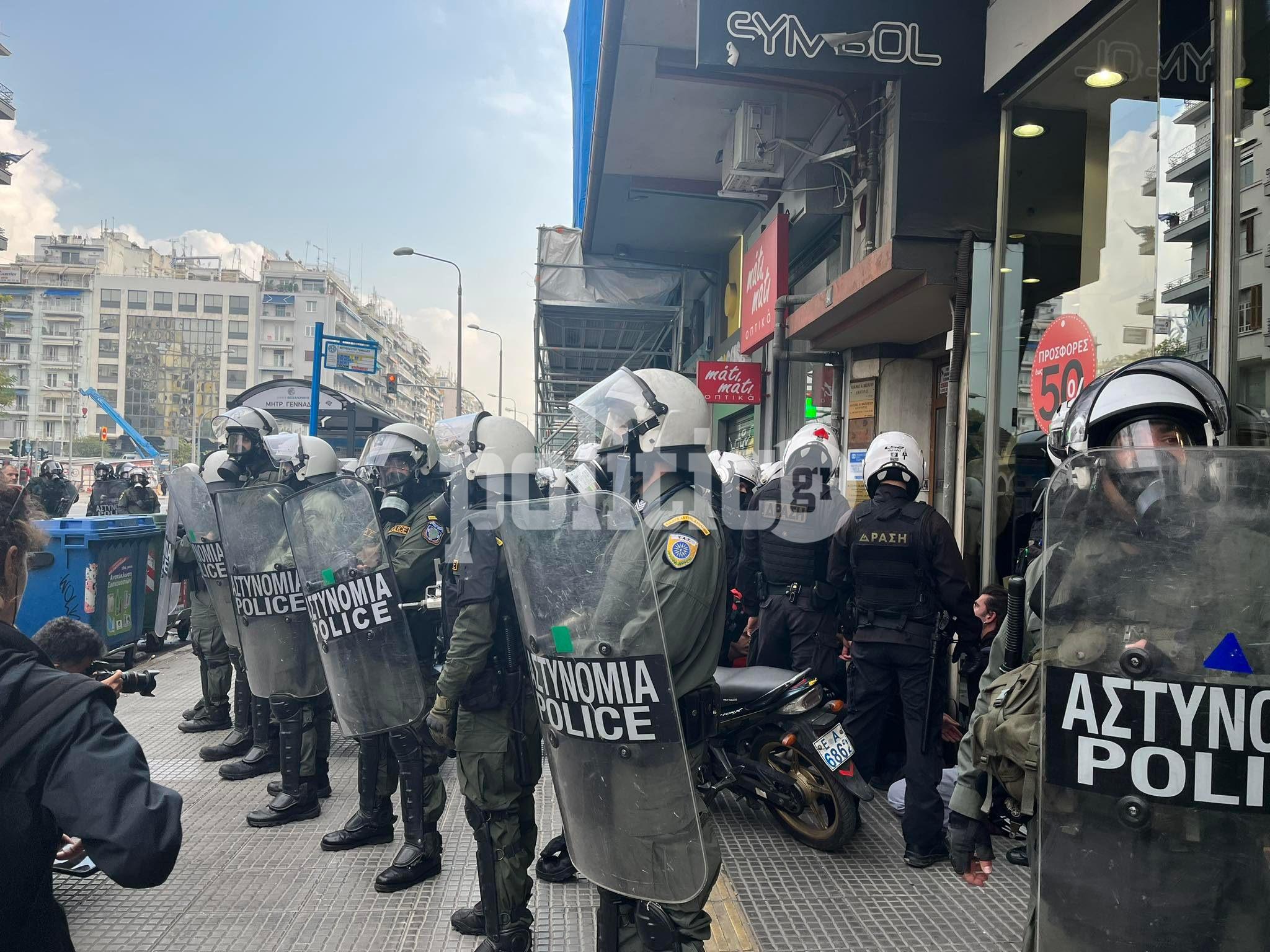 Θεσσαλονίκη: Στον εισαγγελέα οι 8 συλληφθέντες κατηγορούμενοι και για κακουργήματα – Δύο συγκεντρώσεις στο κέντρο της πόλης
