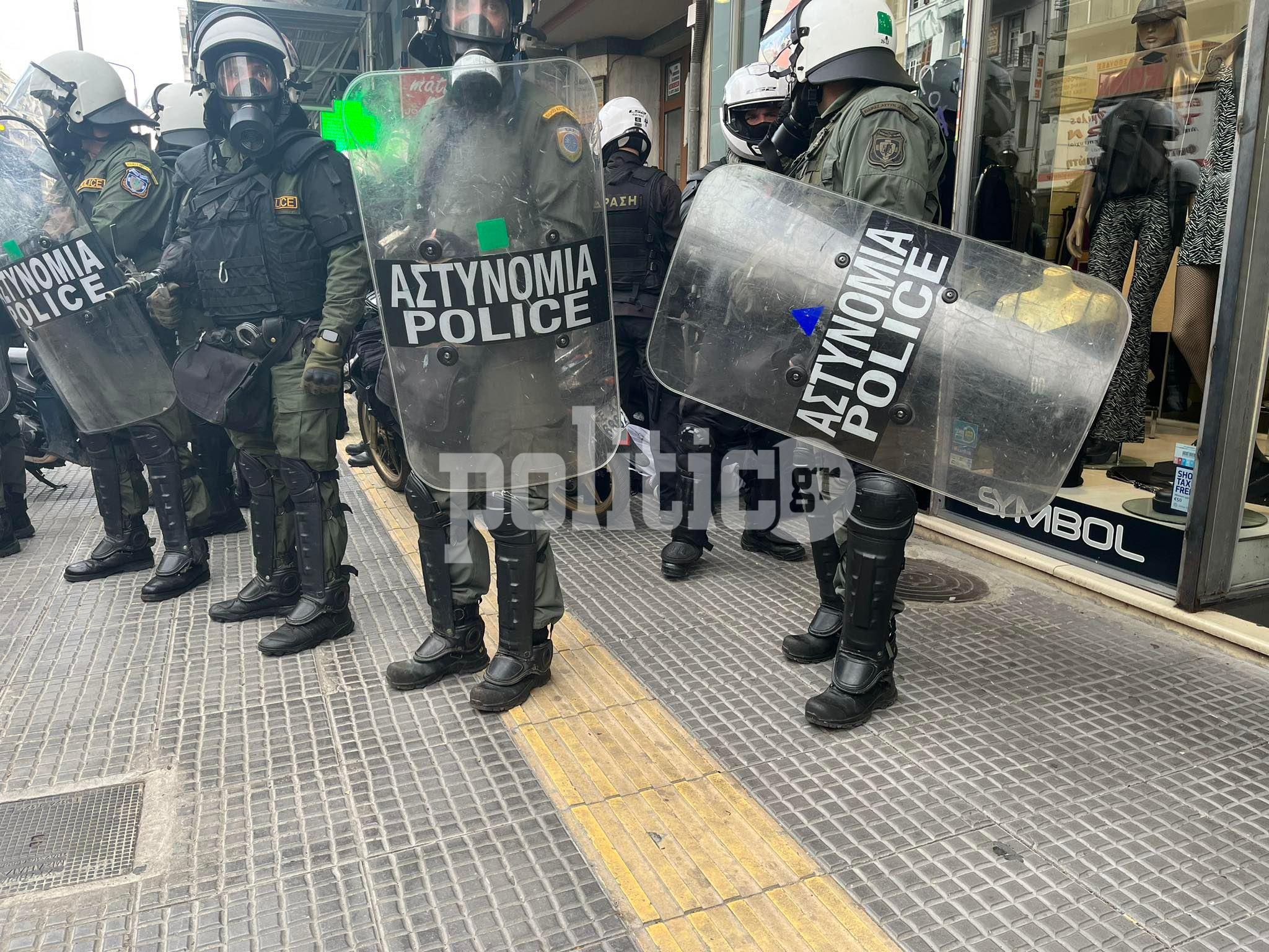 Θεσσαλονίκη: Επέμβαση των ΜΑΤ στην κατάληψη Terra Incognita – Επεισόδια και συλλήψεις