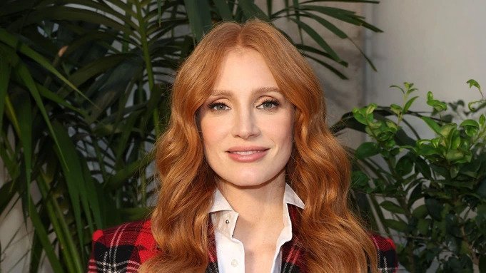 Η Jessica Chastain ακυρώνει το ντεμπούτο της στο West End