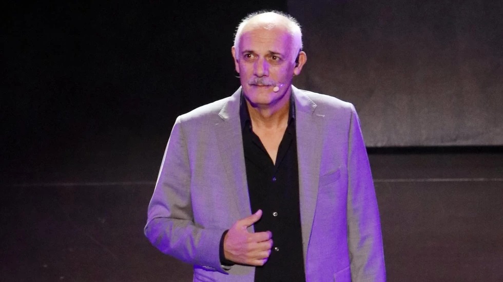 Ο Γιώργος Κιμούλης επανέρχεται στη σκηνή για μια… συνάντηση
