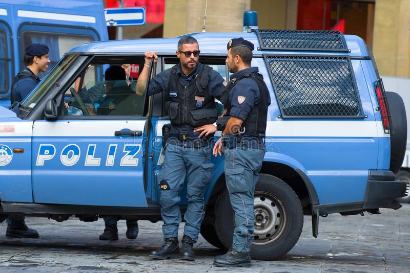 Ιταλία: Συνελήφθησαν 12 άτομα για διακίνηση μεταναστών – «Σε τυχόν πρόβλημα, πέταξέ τους στην θάλασσα»