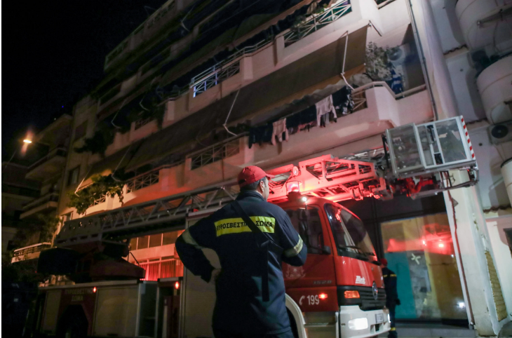 Κολωνός: Διασωληνωμένος νοσηλεύεται πεντάχρονος ο οποίος ανασύρθηκε χωρίς τις αισθήσεις του από φλεγόμενο διαμέρισμα