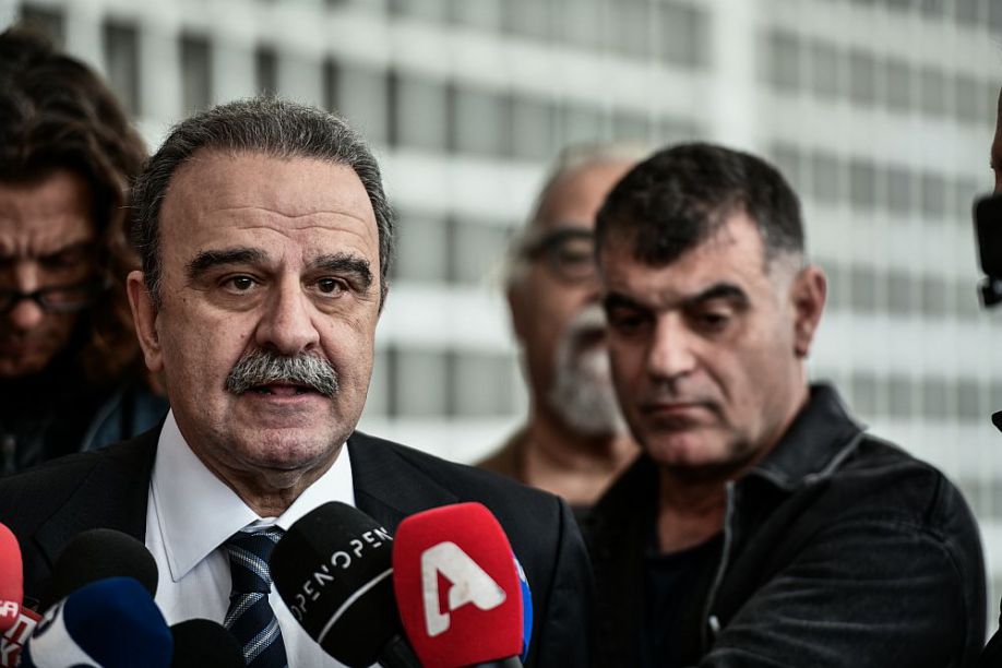 «Έτοιμοι να καταθέσουν στη Δικαιοσύνη τρία άτομα που έκαναν υποκλοπές», λέει ο δικηγόρος του Βαξεβάνη (vid)