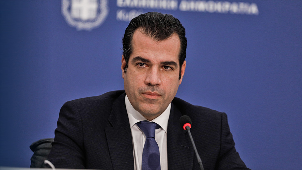 Πλεύρης: «Επικίνδυνη» για τη δημόσια υγεία η απόφαση του ΣτΕ για επιστροφή ανεμβολίαστων υγειονομικών στα νοσοκομεία