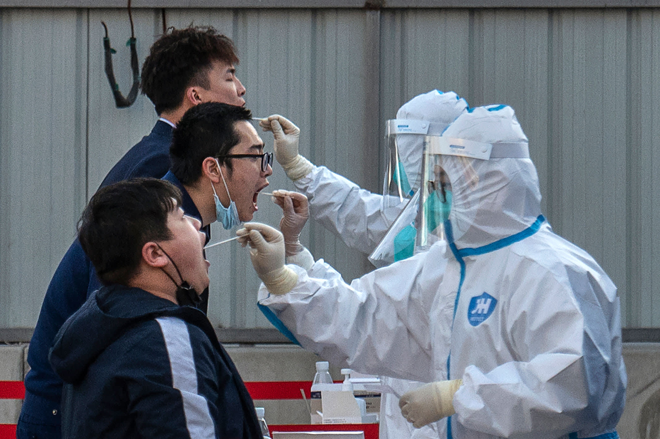 Κίνα: Νοσοκομείο της Σαγκάης προειδοποιεί για «τραγική μάχη» με το νέο κύμα κορονοϊού