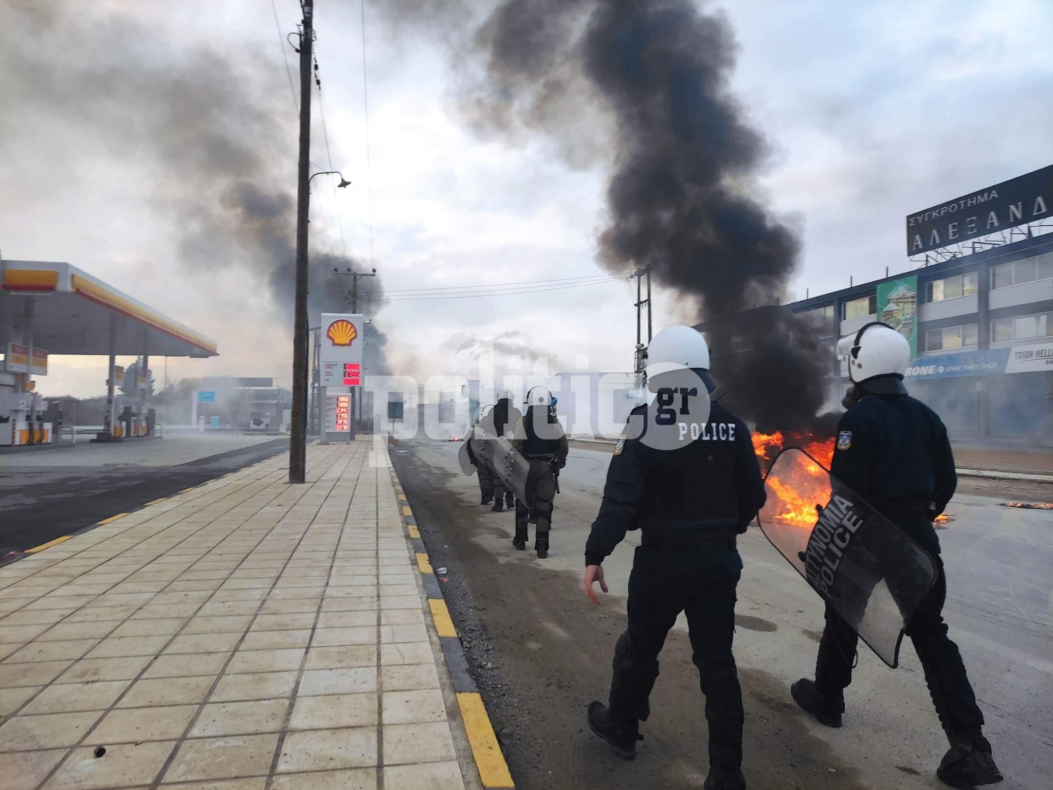 Επεισόδια τώρα μεταξύ Ρομά και ΜΑΤ στη δυτική Θεσσαλονίκη (pics)
