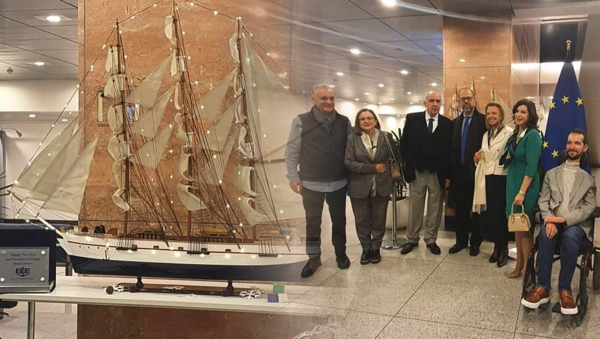Ευρωπαϊκό Κοινοβούλιο: Χριστουγεννιάτικο καραβάκι κοσμεί την είσοδο για την ανάδειξη της ελληνικής παράδοσης