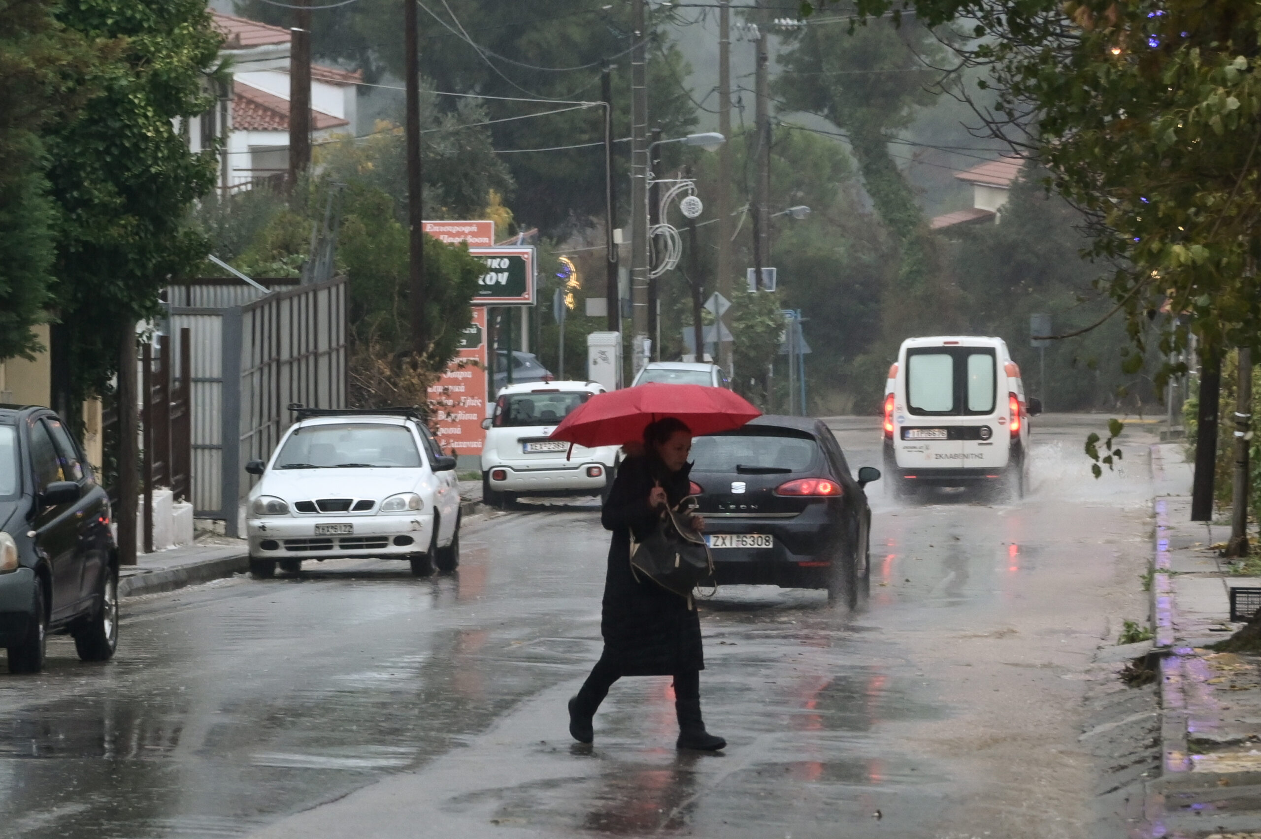 Έκτακτο δελτίο επιδείνωσης του καιρού: Έρχεται βροχερό τριήμερο με κεραυνούς και χαλάζι