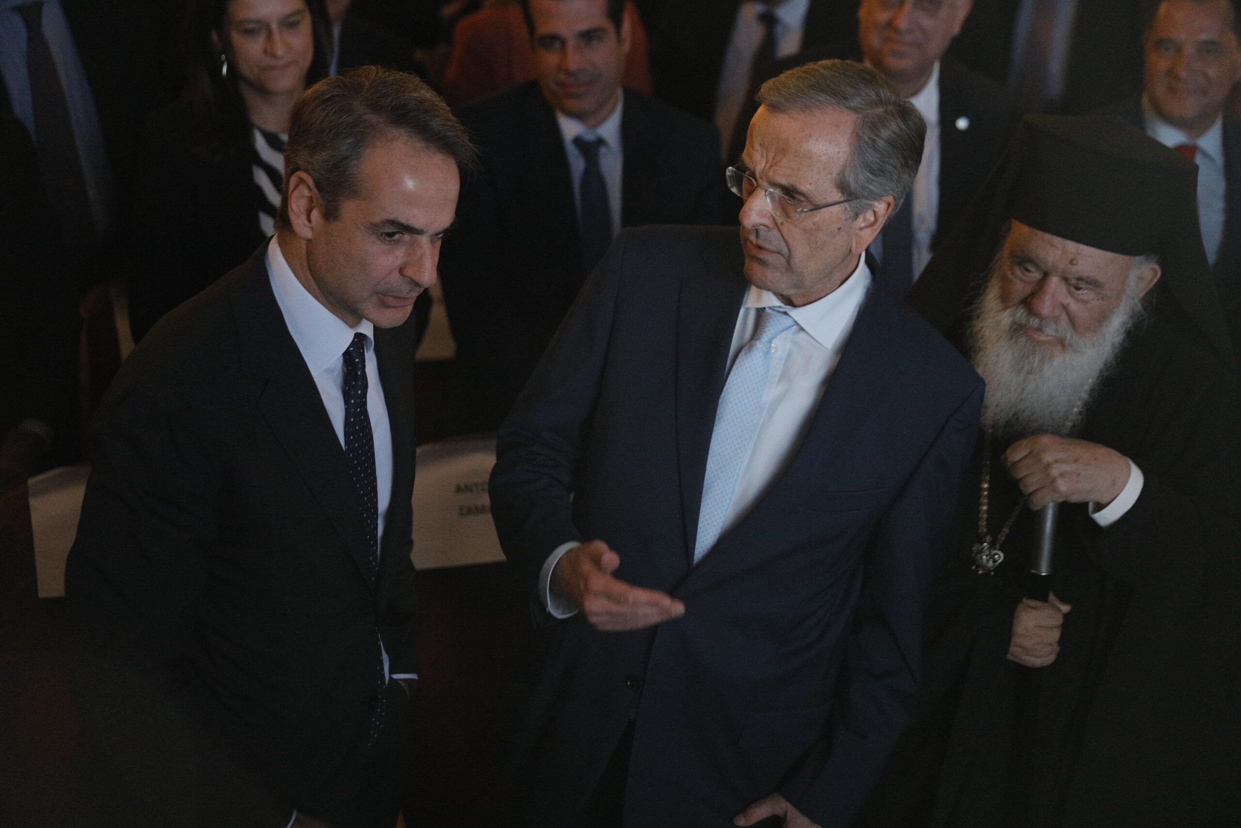Πολιτικά «παρών» δήλωσε ο Αντώνης Σαμαράς με τη χθεσινή εκδήλωση – Στο ακροατήριο τρεις πρώην πρωθυπουργοί