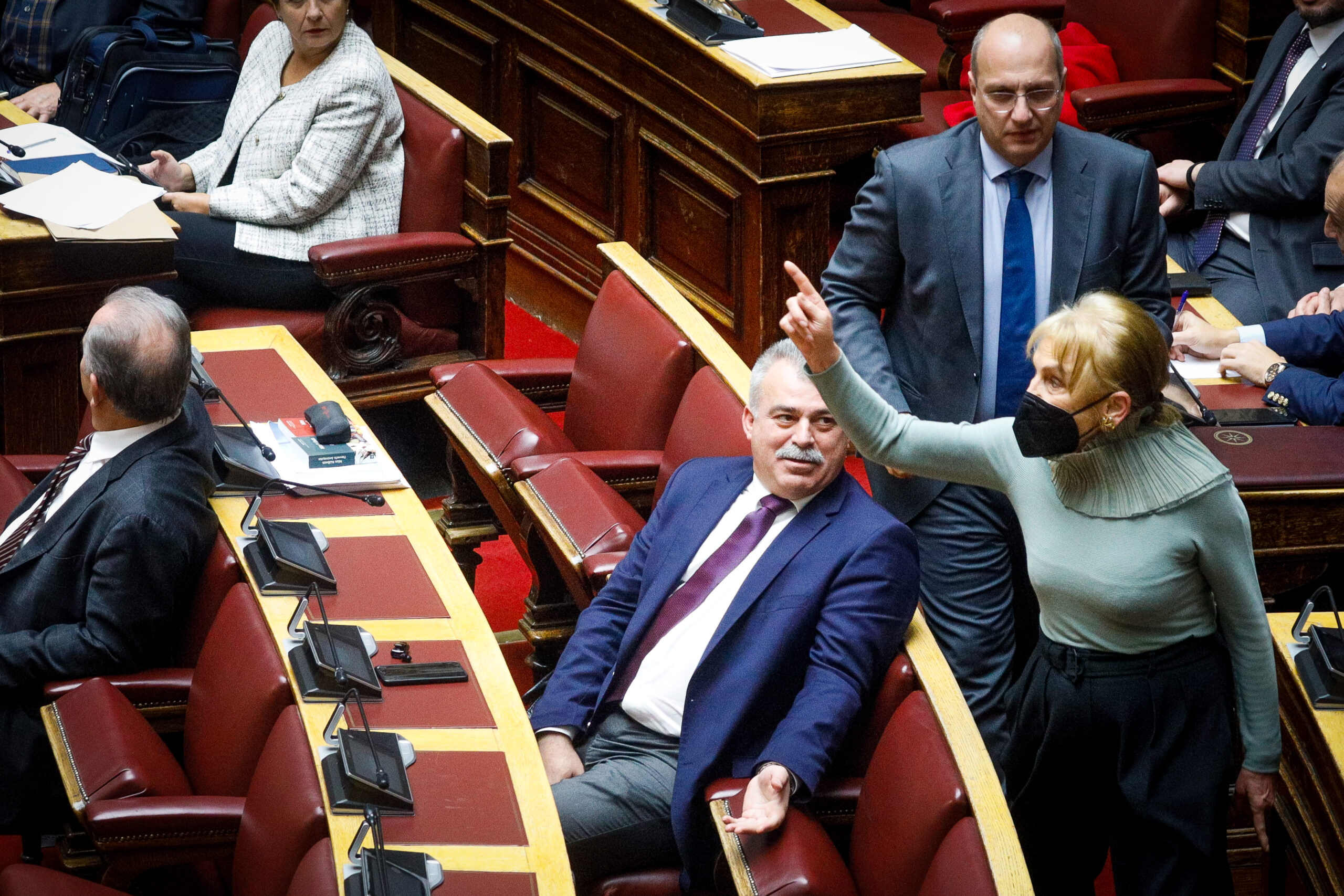 Τι συνέβη τελικά στο επεισόδιο Πιπιλή με Αβραμάκη – Για «Κασιδιάρικη» συμπεριφορά κατηγορεί τον βουλευτή ΣΥΡΙΖΑ η κα Πιπιλή