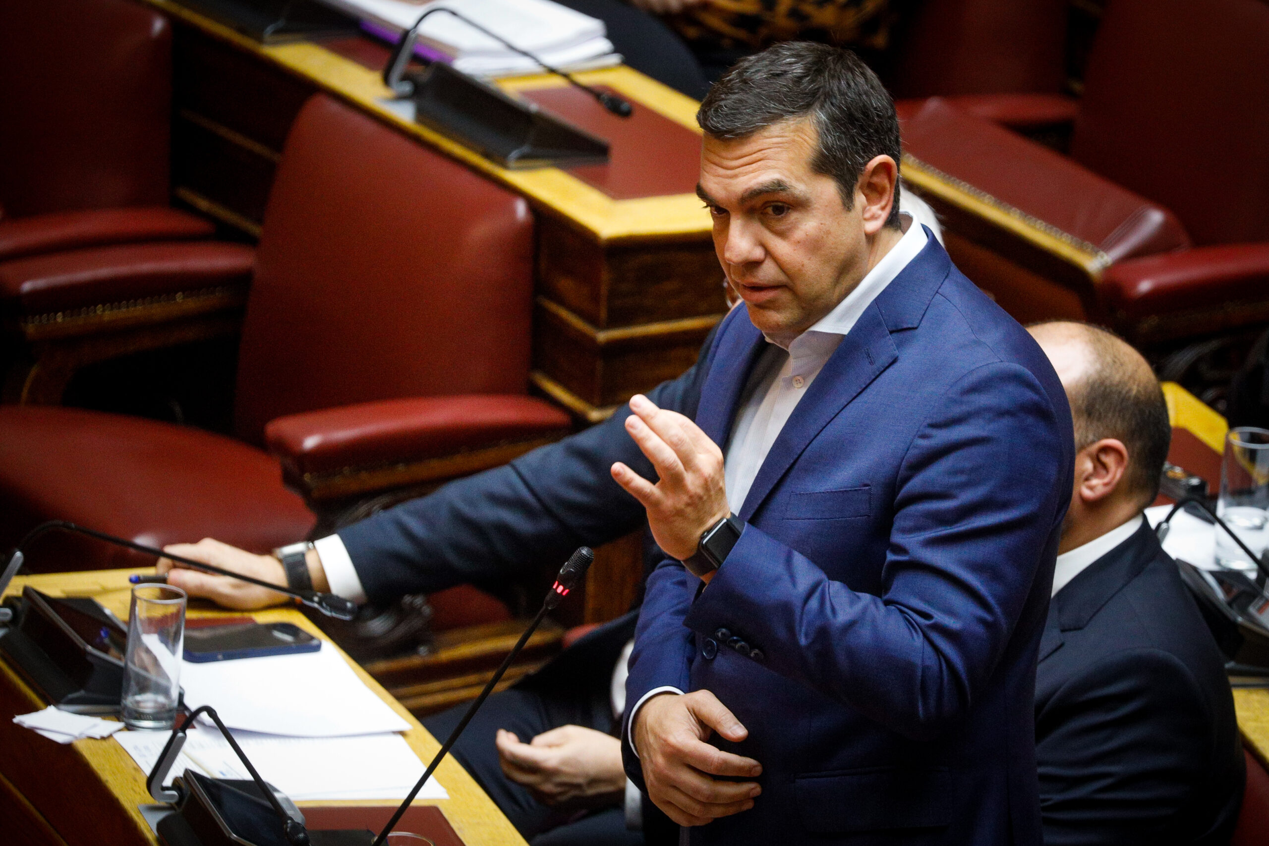 Τσίπρας σε Μητσοτάκη: «Δεν ντρέπεσαι που παρακολουθούσες τον αρχηγό ΓΕΕΘΑ;»