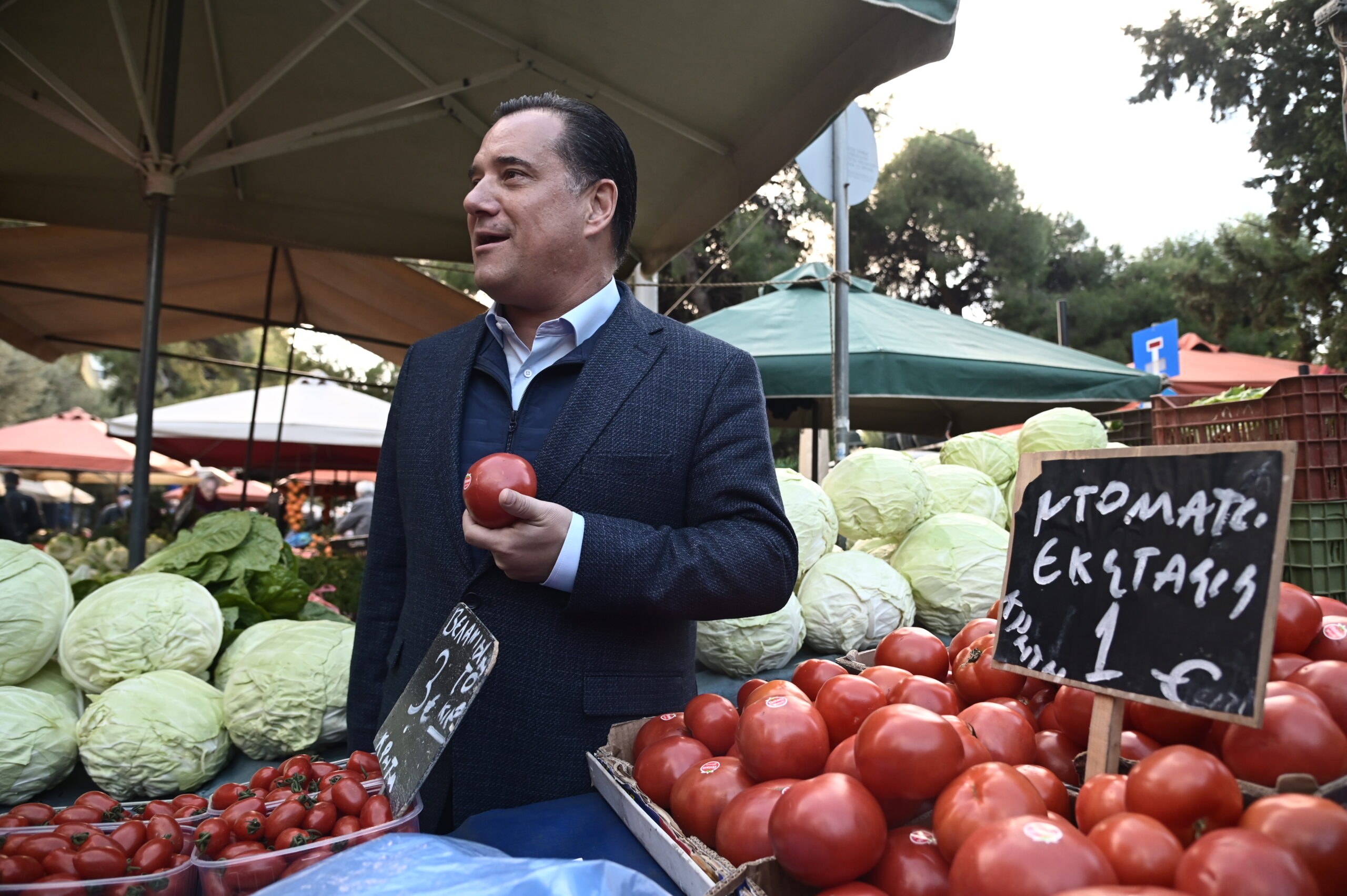 Α. Γεωργιάδης από λαϊκή αγορά: «Βρήκαμε ντομάτα στα 2,5 Ευρώ, που είναι ακριβή, βιολογική και το σέβομαι»