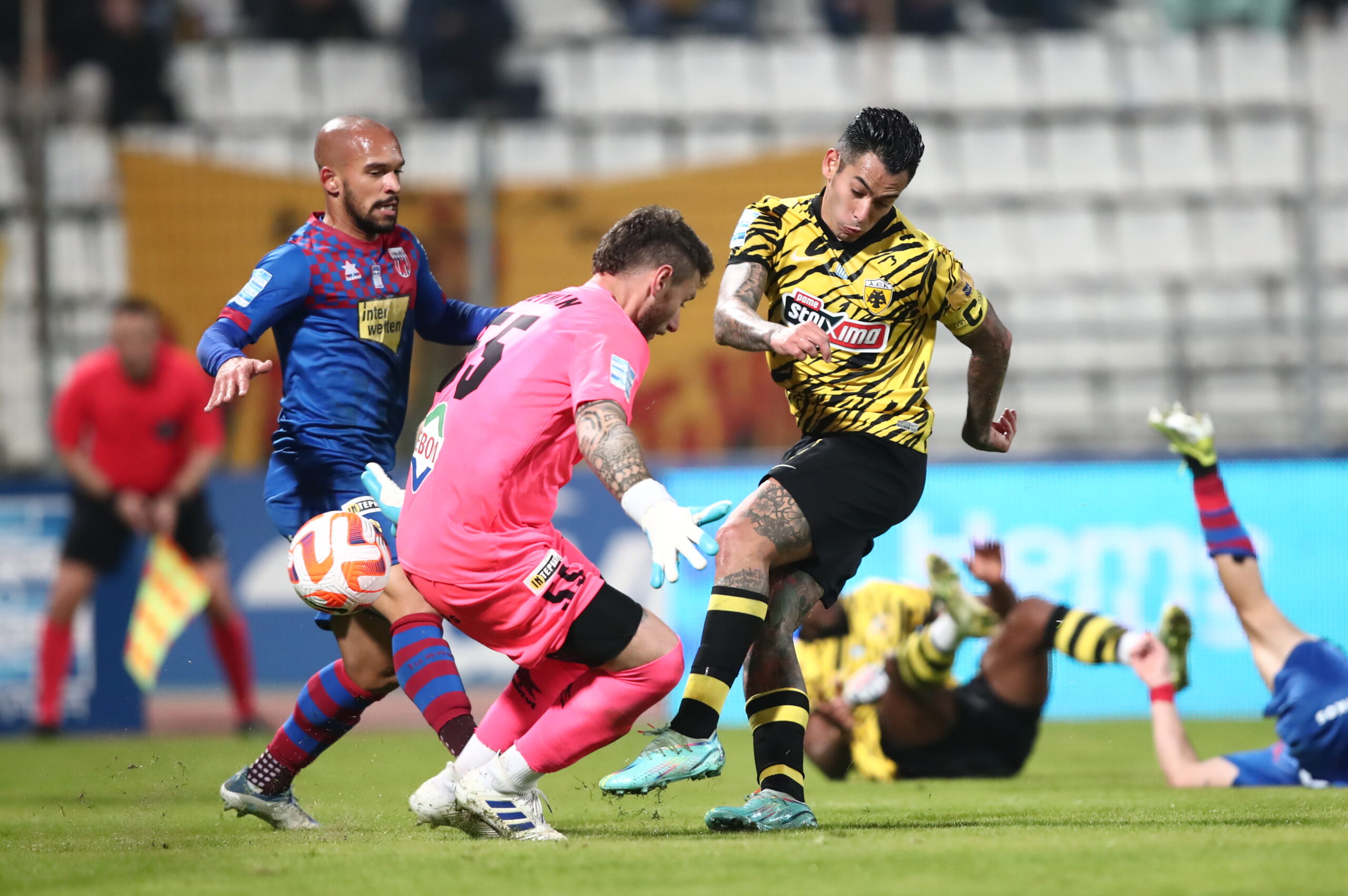 Super League, Βόλος – ΑΕΚ 0-4: «Σίφουνας» πέρασε η ΑΕΚ από το Βόλο