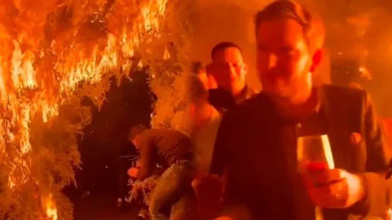 Λονδίνο: Εστιατόριο τυλίχτηκε στις φλόγες (vid)