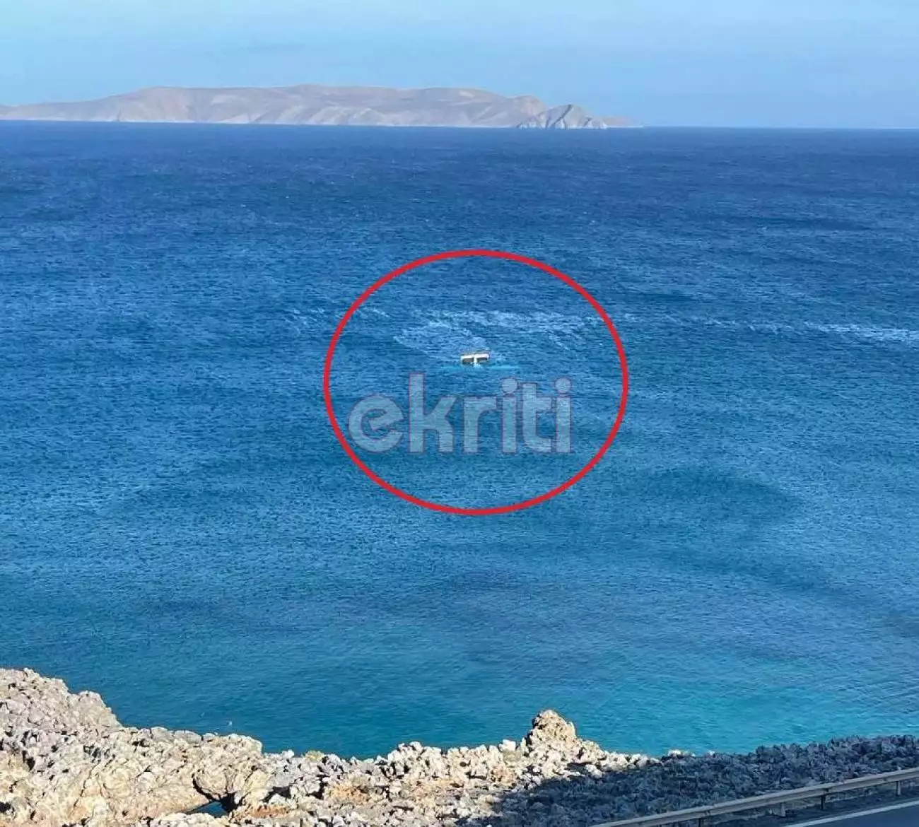 Πτώση αεροσκάφους στο Ηράκλειο: Νεκρός ο ένας εκ των δυο επιβατών (pics & vids)
