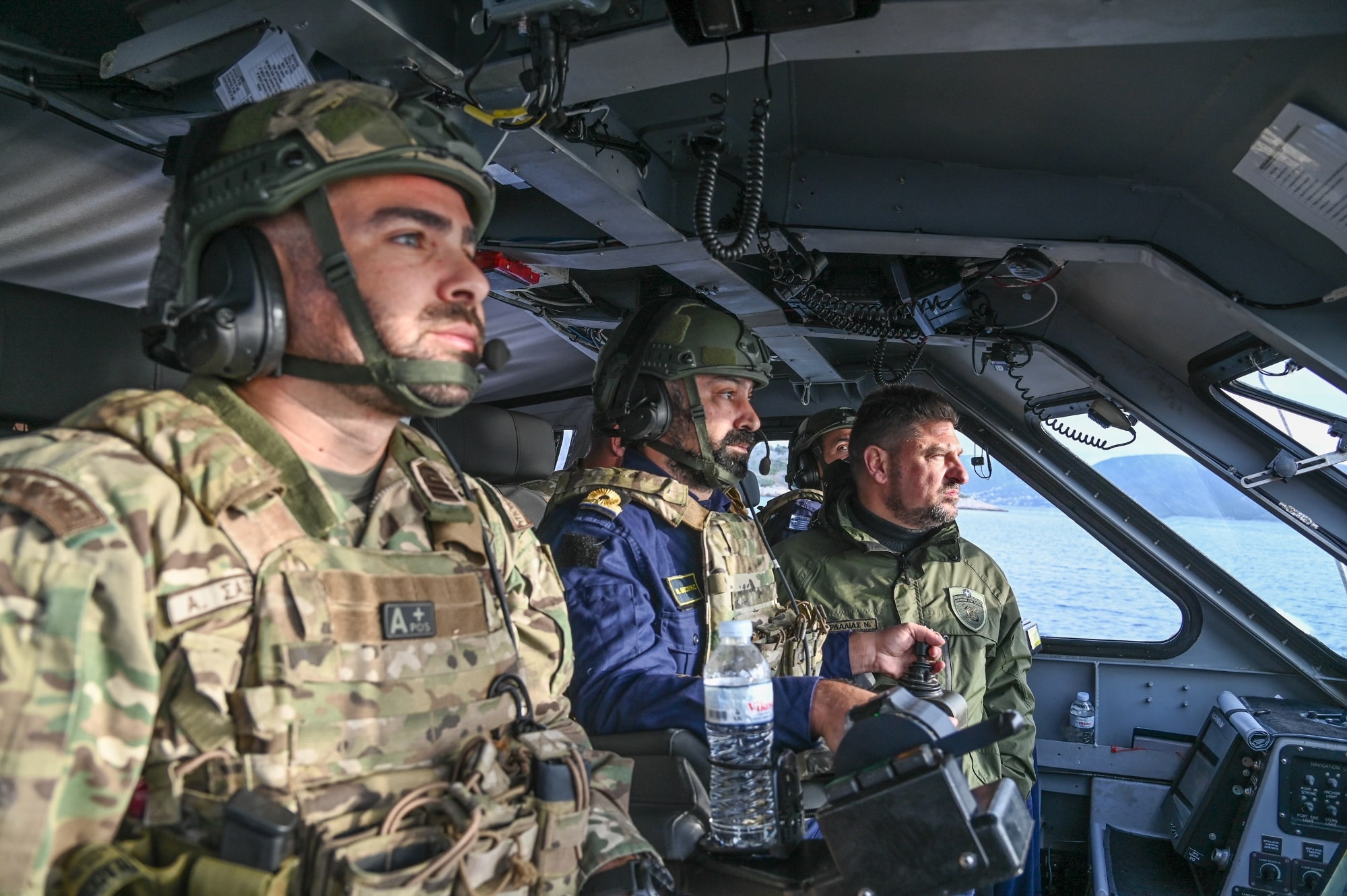 Εκατό μέτρα κάτω από την επιφάνεια της θάλασσας ο Ν. Χαρδαλιάς, σε άσκηση με το υποβρύχιο «Ματρώζος»