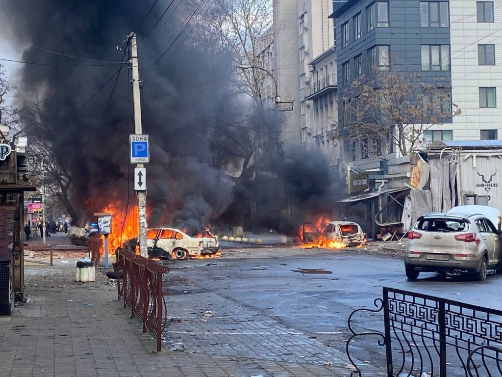 Χερσώνα: Τουλάχιστον 10 νεκροί και 58 τραυματίες από ρώσικο βομβαρδισμό